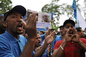 Panamanian Teachers Respond to Martinelli"s Threat With Strike Panamanian Teachers Respond to Martinelli"s Threat With Strike