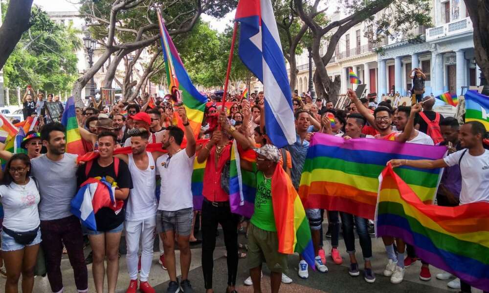 Cuba : la communauté LGBT défie le gouvernement en paradant à La Havane Cuba : la communauté LGBT défie le gouvernement en paradant à La Havane