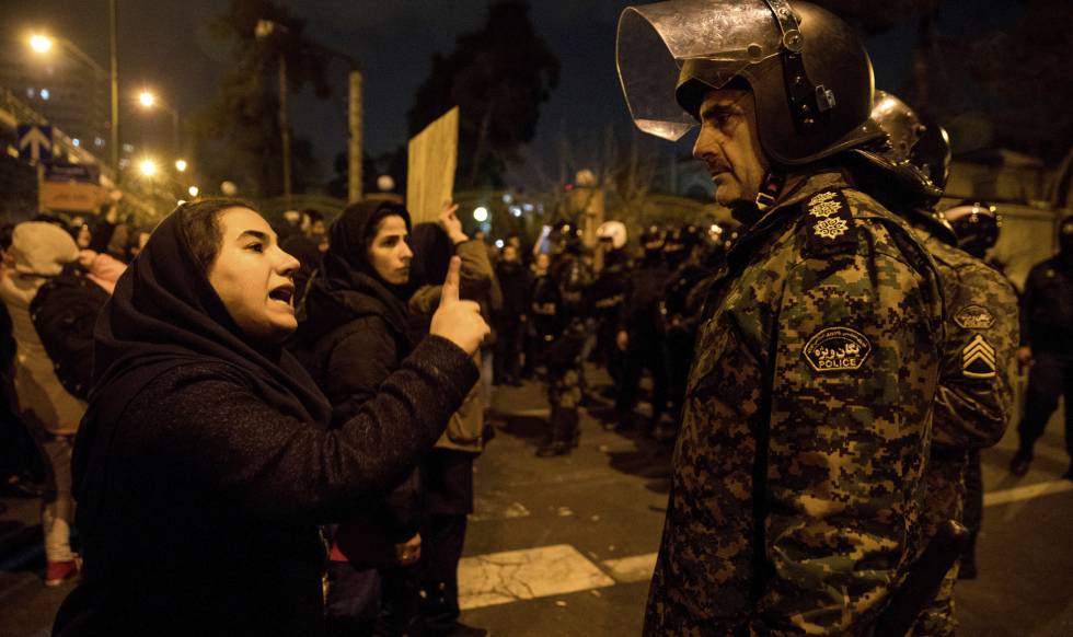 Le régime effectue un déploiement militaire solide pour arrêter les manifestations