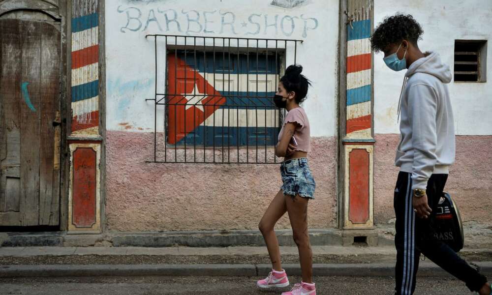 À Cuba, de plus en plus de jeunes se lancent dans l'entreprenariat
                              La situation chaotique du pays ne freine pas, au contraire, les petites initiatives, indépendantes des grands projets étatiques.