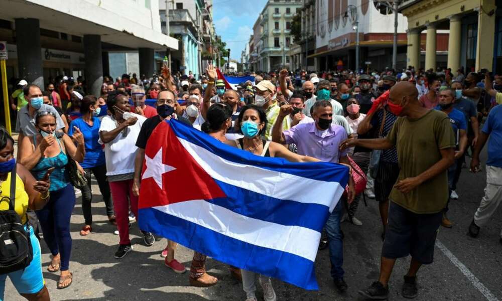 Cuba : des milliers de manifestants protestent contre le gouvernement