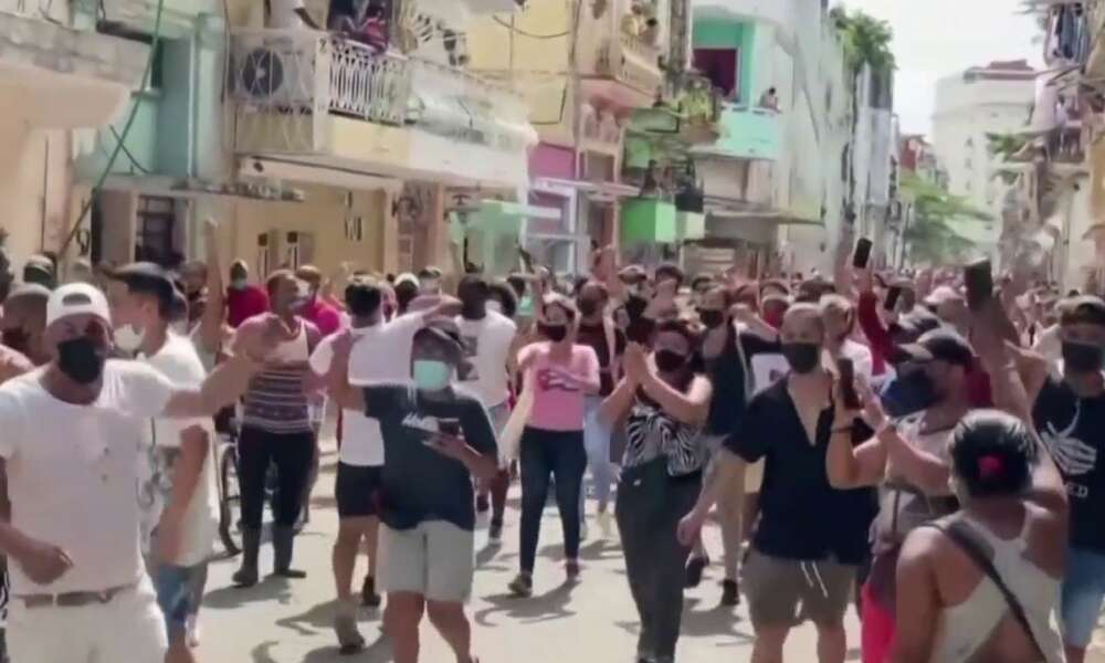 « Jamais vu des manifestations de cette ampleur » : les plus grandes manifestations depuis des décennies éclatent à Cuba