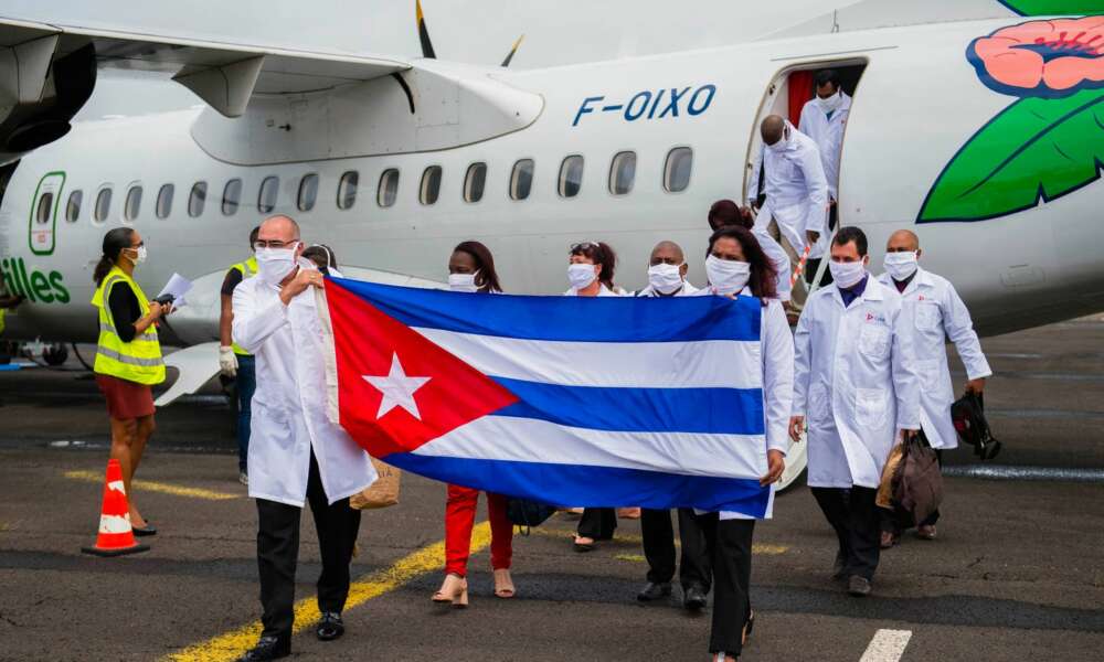 « Négligence à la maison, profits à l&rsquo;étranger » : le système médical de Cuba