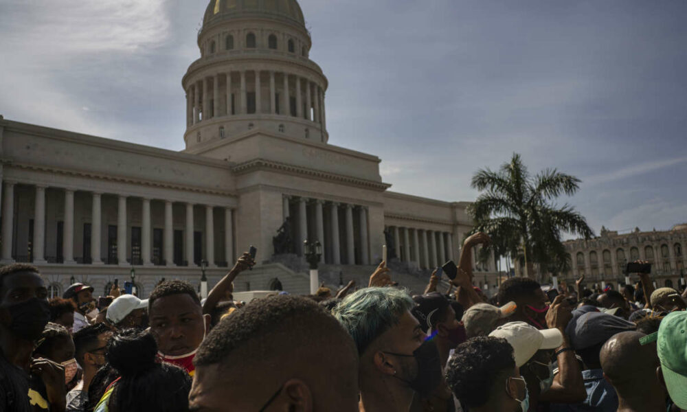 Cuba : six à trente ans de prison pour 128 manifestants du 11 juillet Cuba : six à trente ans de prison pour 128 manifestants du 11 juillet