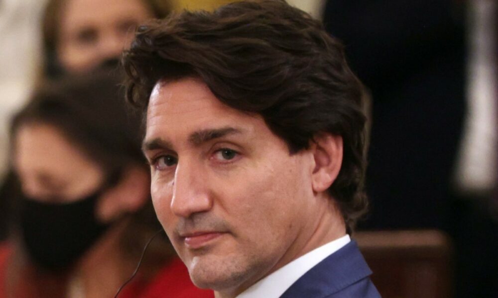 Trudeau condamne les politiques de liberté d&rsquo;expression de Cuba alors qu&rsquo;il sévit contre les camionneurs canadiens