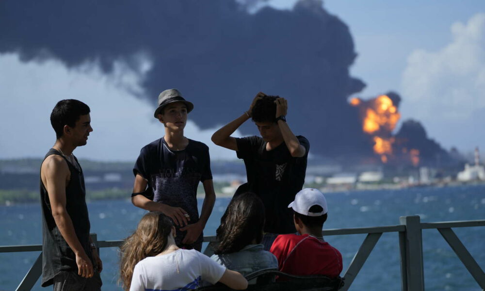 Cuba : la violente explosion d’un dépôt de pétrole fait courir des risques sanitaires et économiques Cuba : la violente explosion d’un dépôt de pétrole fait courir des risques sanitaires et économiques
