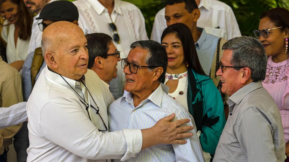 Le gouvernement colombien et les rebelles reprennent les pourparlers à Cuba Le gouvernement colombien et les rebelles reprennent les pourparlers à Cuba